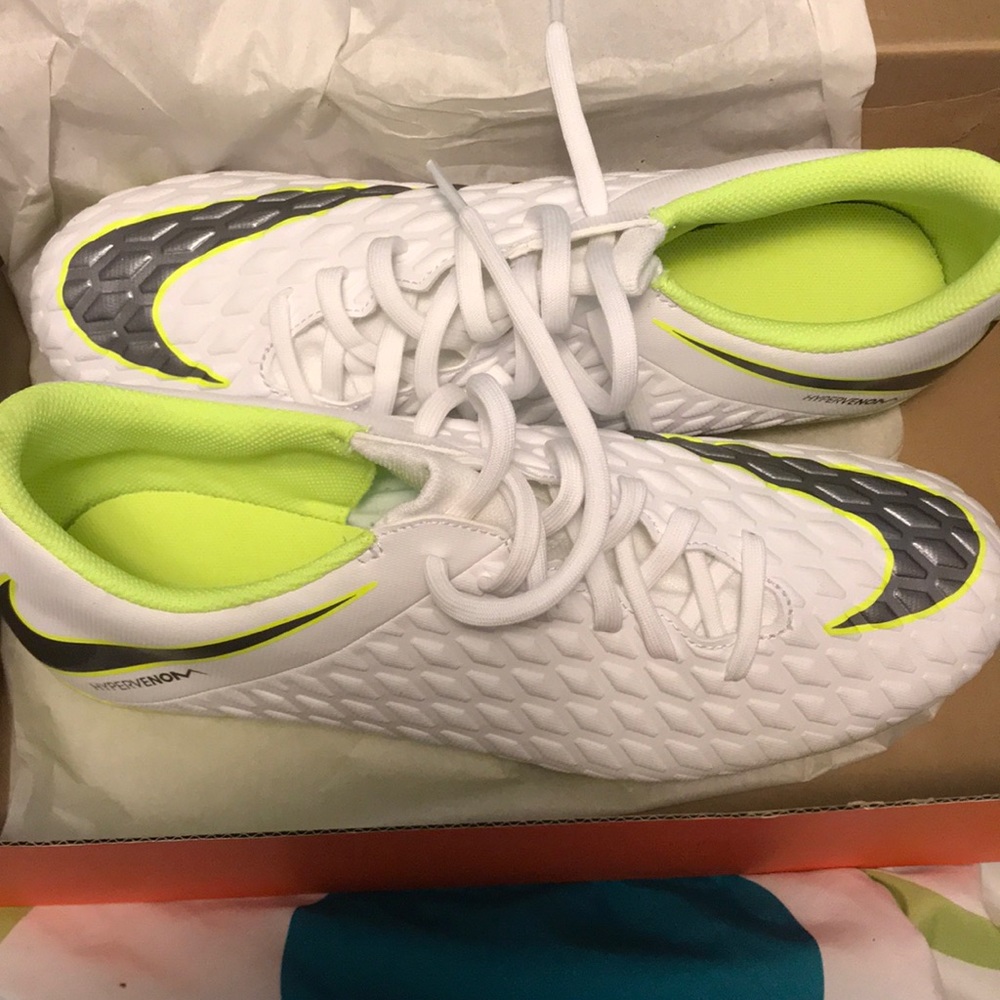 Phantom 3 Club FG Nike Soccer Cleats